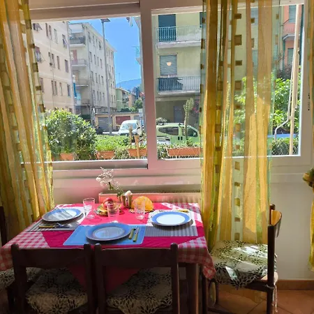 Casa Marechiaro Con Parcheggio Incluso E Giardino Lägenhet