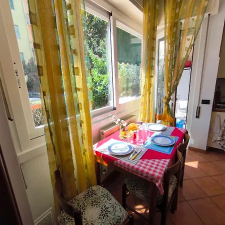Casa Marechiaro Con Parcheggio Incluso E Giardino Lägenhet